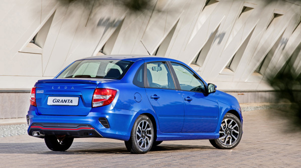 Пытаемся водить активно седан Lada Granta Drive Active