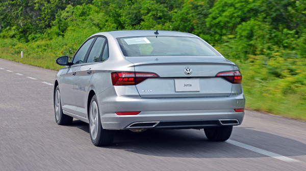 Уличаем седан Volkswagen Jetta в&nbsp;излишней консервативности