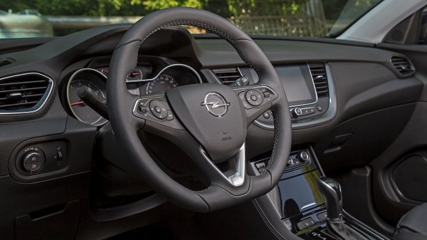 Верим во всё немецкое с кроссовером Opel Grandland X Верим во всё немецкое с кроссовером Opel Grandland X