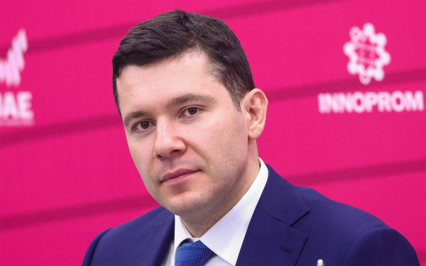 
            &laquo;Тащить за уши&raquo;. 5 громких заявлений властей об автопроме в 2025 году
        