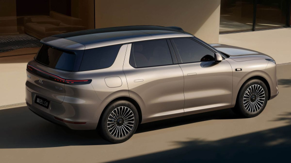 Гибридный кроссовер IM LS8 приготовился к дебюту