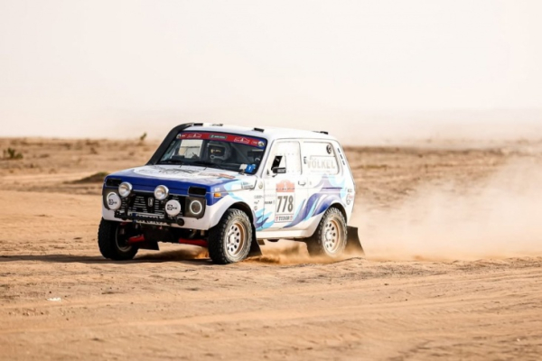 Швейцарец и немец выступают на ралли Дакар-2026 на Ниве &mdash; почему выбрали машину, какие результаты, комментарии