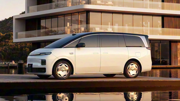 Минивэн Leapmotor D99 стал подарком на юбилей фирмы Минивэн Leapmotor D99 стал подарком на юбилей фирмы