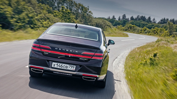 Фиксируем сугубо внешнюю смену имиджа седаном Genesis G90