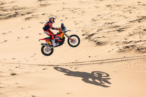 Седьмой этап ралли Дакар 2026: проблемы Латегана, успех Ременника, Сандерс впереди Брабека