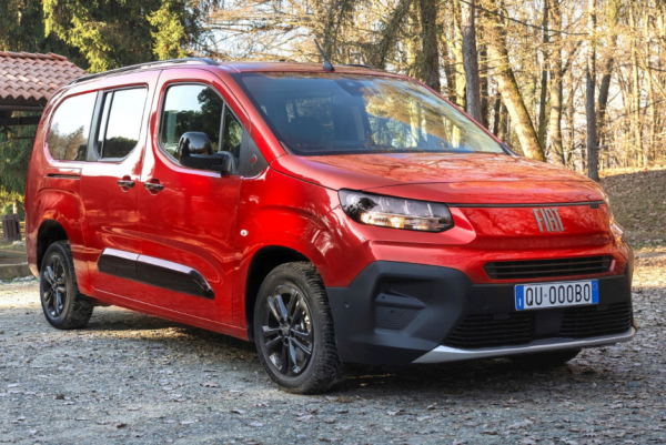Fiat Qubo L : новое имя для пассажирской версии Doblo 