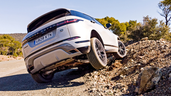 Подтверждаем генетический код кроссовера Range Rover Evoque