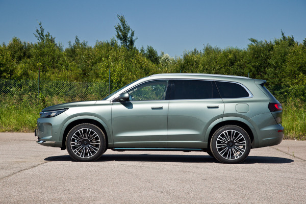 Три топора: от Москвы до Питера на гибридах Li L7, Seres M7 и Wey 07