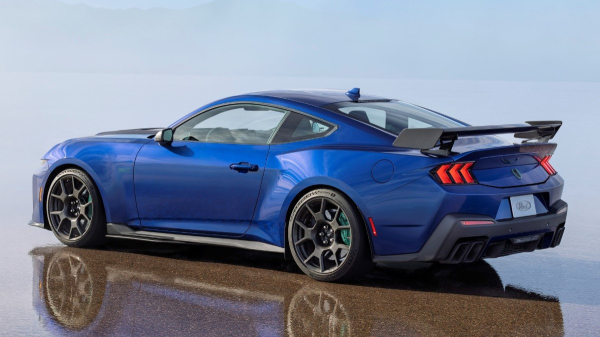 Показана экстремальная версия Ford Mustang Dark Horse SC