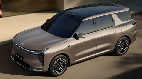 Гибридный кроссовер IM LS8 приготовился к дебюту