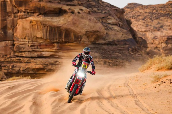 Четвёртый этап ралли Дакар 2026: Латеган вышел в лидеры, Аль-Раджи сошёл, Мацик впереди ван ден Бринка