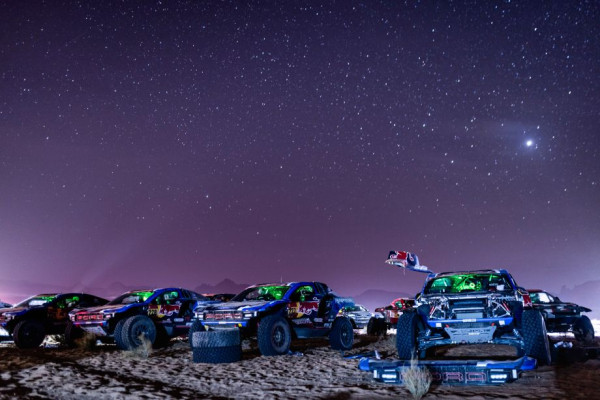 Пятый этап ралли Дакар 2026: Форды догоняют лидеров, Мацик лидирует в грузовом зачёте, у Лопрайса штраф, у Кузьмича проблемы