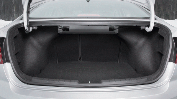 Заглядываем под новую маску знакомого седана Hyundai Elantra