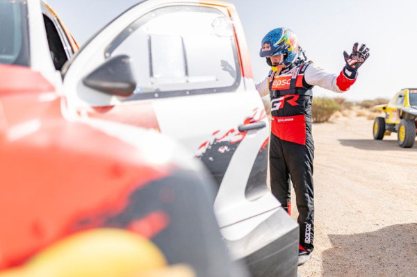 Седьмой этап ралли Дакар 2026: проблемы Латегана, успех Ременника, Сандерс впереди Брабека