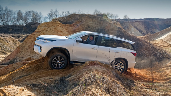 Прыгаем из&nbsp;бензинового рамника Toyota Fortuner в&nbsp;дизельный