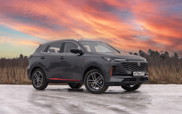 
            Десять самых популярных автомобилей 2025 года. Модели и цены
        