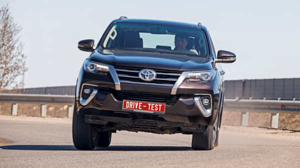 Прыгаем из&nbsp;бензинового рамника Toyota Fortuner в&nbsp;дизельный