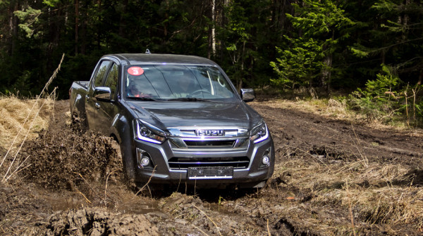 Не даём скучать обновлённому пикапу Isuzu D-Max c мотором 3.0