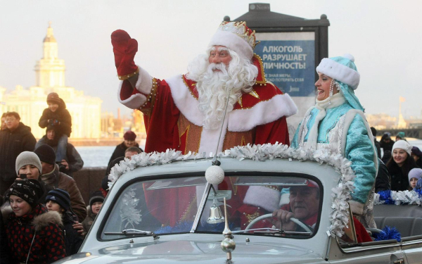 
            На чем ездил Дед Мороз: от ЗИС-110Б до 800-сильного Dodge
        