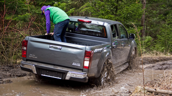 Не даём скучать обновлённому пикапу Isuzu D-Max c мотором 3.0