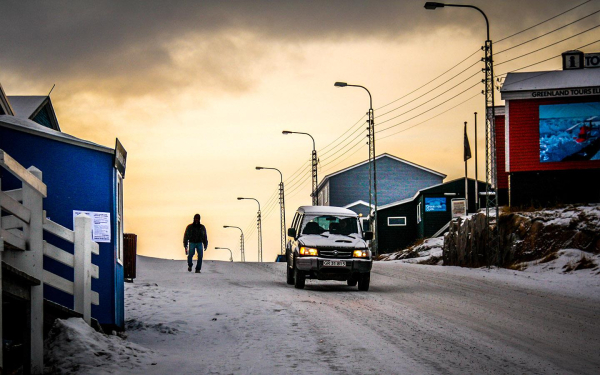 
            Лед вместо дорог. На каких автомобилях и как ездят в Гренландии
        