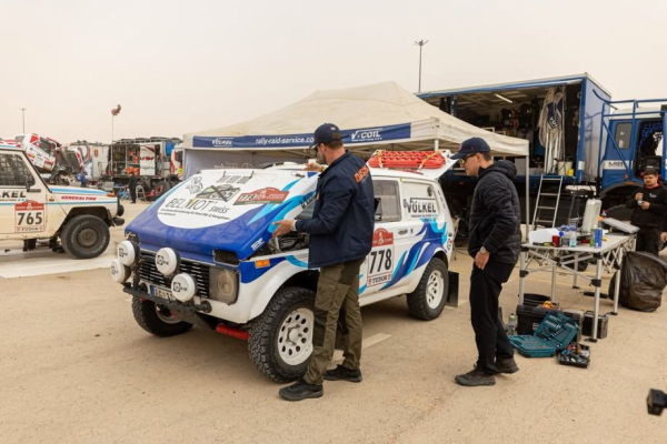 Швейцарец и немец выступают на ралли Дакар-2026 на Ниве &mdash; почему выбрали машину, какие результаты, комментарии