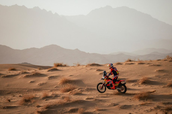 12-й этап ралли Дакар 2026: Аль-Аттия увеличил отрыв, борьба Брабека и Бенавидеса продолжается