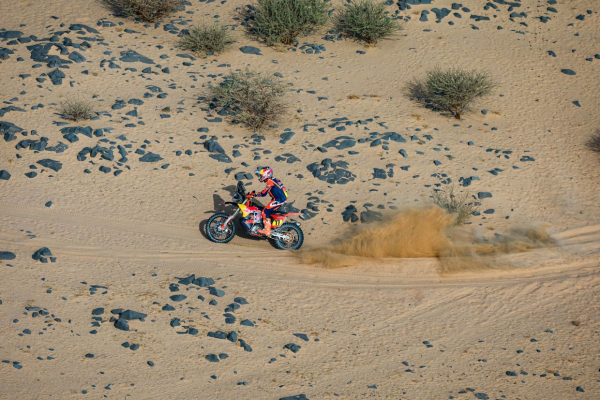 11-й этап ралли Дакар 2026: Брабек специально пропустил Бенавидеса, Аль-Аттия и Жала лидируют, Латеган сломался