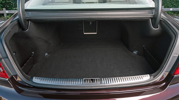 Фиксируем сугубо внешнюю смену имиджа седаном Genesis G90