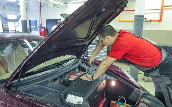 
            В России снова блокируют автомобили Porsche. При чем тут &laquo;глушилки&raquo;
        
