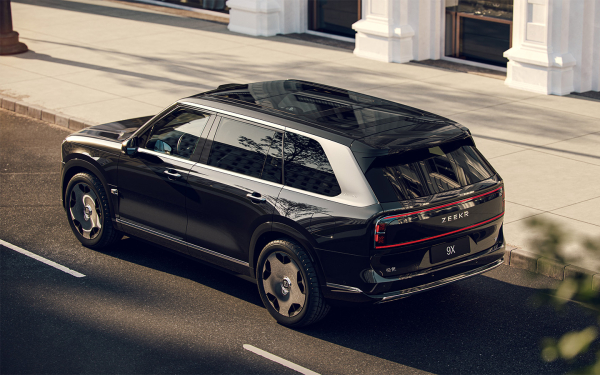 
            Гибридные Zeekr&nbsp;9Х массово ломаются в России. Что случилось
        