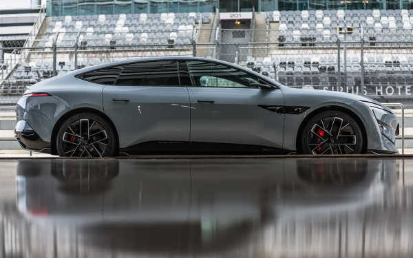 С дороги, староверы! Тест-драйв Avatr 12 на серпантине и гоночном треке
С дороги, староверы! Тест-драйв Avatr 12 на серпантине и гоночном треке