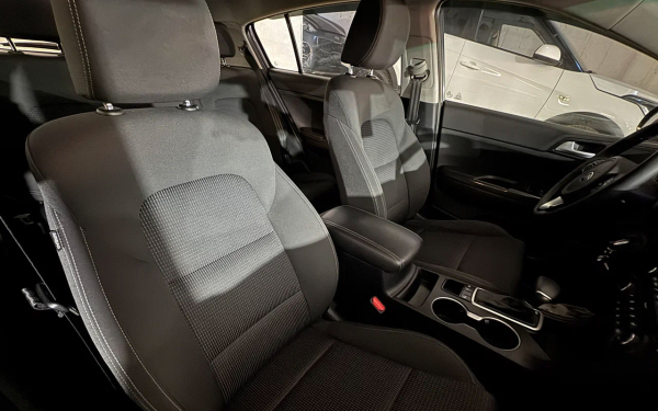 
            Задиры, запреты и кредит. Как мы искали Kia Sportage по низу рынка
        