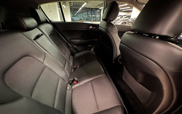 
            Задиры, запреты и кредит. Как мы искали Kia Sportage по низу рынка
        