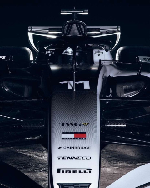 Новая команда Формулы-1 Кадиллак представила ливрею на сезон-2026 &mdash; скандал с режиссёром, спорное решение по раскраске