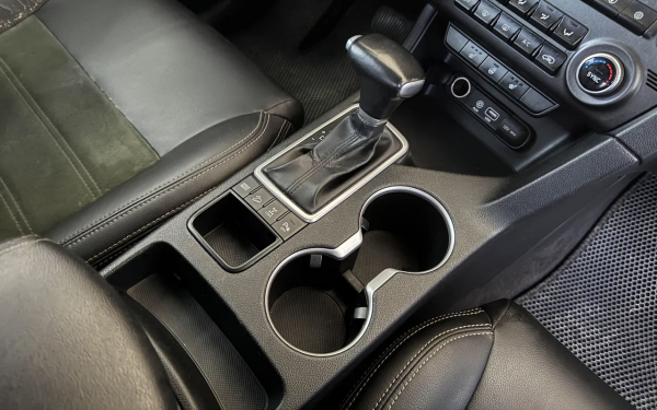 
            Задиры, запреты и кредит. Как мы искали Kia Sportage по низу рынка
        