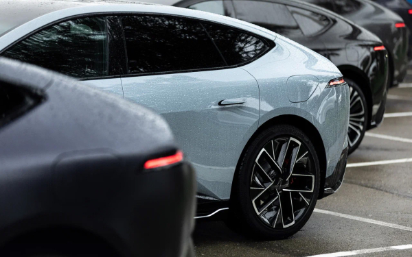 С дороги, староверы! Тест-драйв Avatr 12 на серпантине и гоночном треке
С дороги, староверы! Тест-драйв Avatr 12 на серпантине и гоночном треке