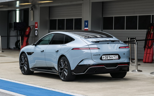 С дороги, староверы! Тест-драйв Avatr 12 на серпантине и гоночном треке
С дороги, староверы! Тест-драйв Avatr 12 на серпантине и гоночном треке