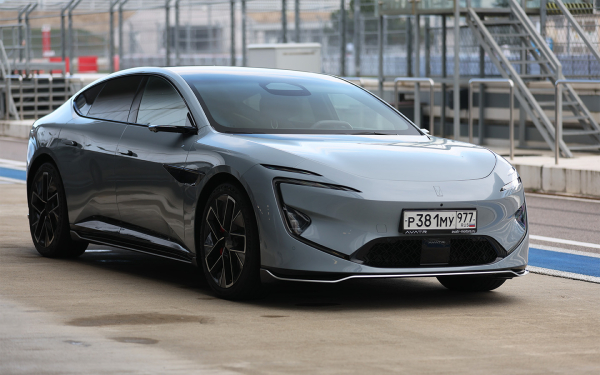 С дороги, староверы! Тест-драйв Avatr 12 на серпантине и гоночном треке
С дороги, староверы! Тест-драйв Avatr 12 на серпантине и гоночном треке