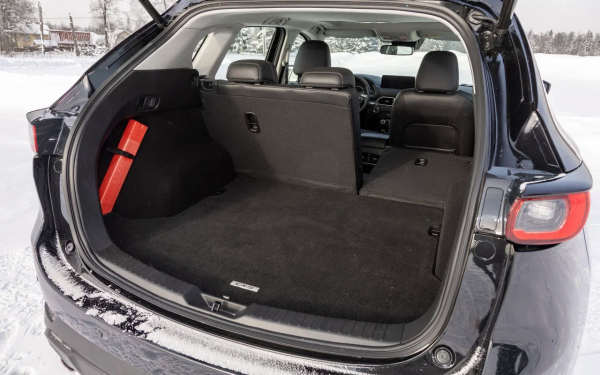 
            С возвращением! Первый тест старой, но новой для России Mazda CX-5
        