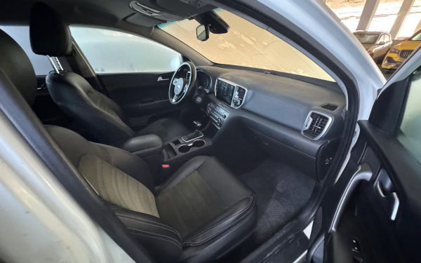 
            Задиры, запреты и кредит. Как мы искали Kia Sportage по низу рынка
        