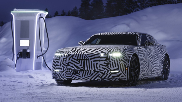 Прототипы серийного электромобиля Jaguar GT вышли на зимние тесты