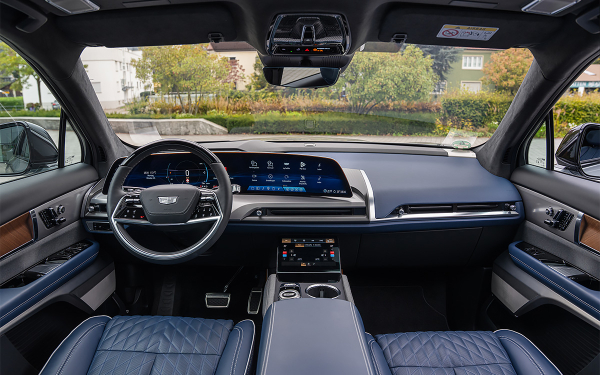 В Россию привезут 6-местный Cadillac Vistiq. У него пятизонный «климат»
В Россию привезут 6-местный Cadillac Vistiq. У него пятизонный «климат»