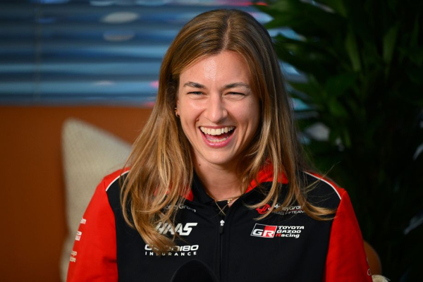 Шестой поворот трассы Альберт-парк переименуют в честь гоночного инженера Хааса Лауры Мюллер и Ханны Шмитц из Ред Булл Шестой поворот трассы Альберт-парк переименуют в честь гоночного инженера Хааса Лауры Мюллер и Ханны Шмитц из Ред Булл