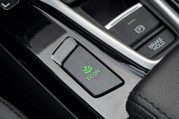 Весьма скромно, очень дорого, неожиданно хорошо: тест-драйв Honda Crider Весьма скромно, очень дорого, неожиданно хорошо: тест-драйв Honda Crider