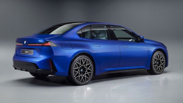 BMW i3: новая &laquo;трешка&raquo; на батарейках