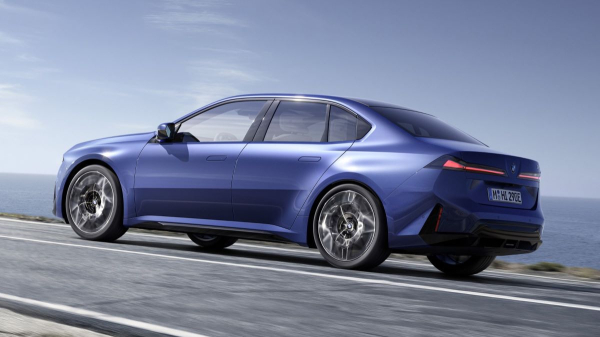 BMW i3: новая &laquo;трешка&raquo; на батарейках