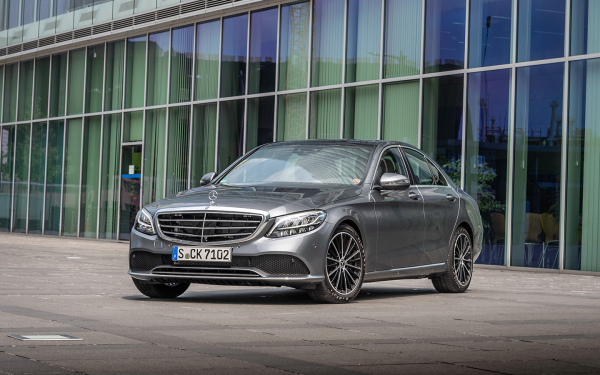 
            Такого Mercedes еще не делал. Самые уникальные фишки нового С-Class
        