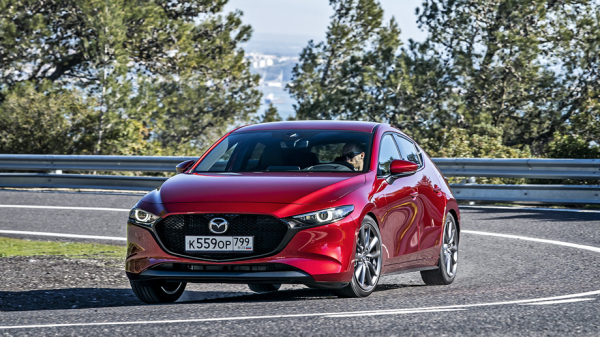 Подпрыгиваем на&nbsp;неровностях за&nbsp;рулём хэтчбека Mazda 3