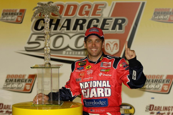 В авиакатастрофе в США погиб экс-пилот NASCAR Грег Биффл и его семья В авиакатастрофе в США погиб экс-пилот NASCAR Грег Биффл и его семья